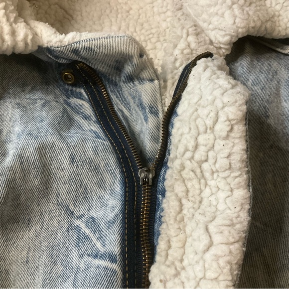 Vintage distressed oversized Sherpa lined denim jacket - Picture 10 of 15